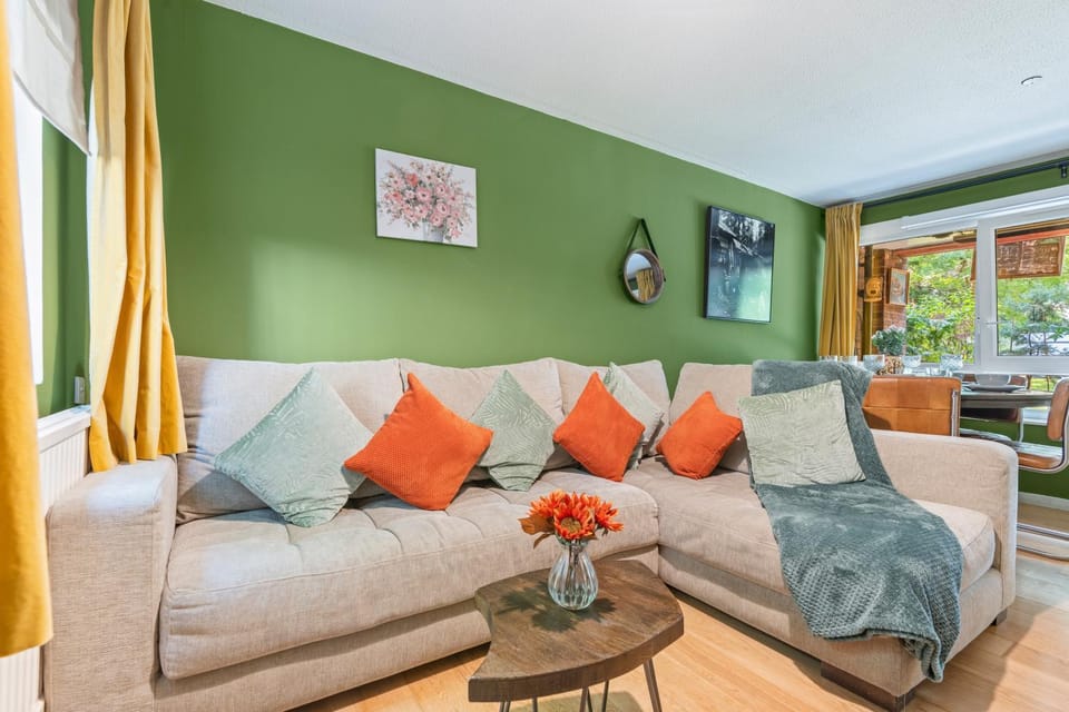 Summer Deals up to 20 Percent OFF! Cosy Central London Family Stay Near Top Attractions - London Bridge & Shard - 3 Nearby Stations & Parking - WiFi & Games! Apartment in London Borough of Southwark