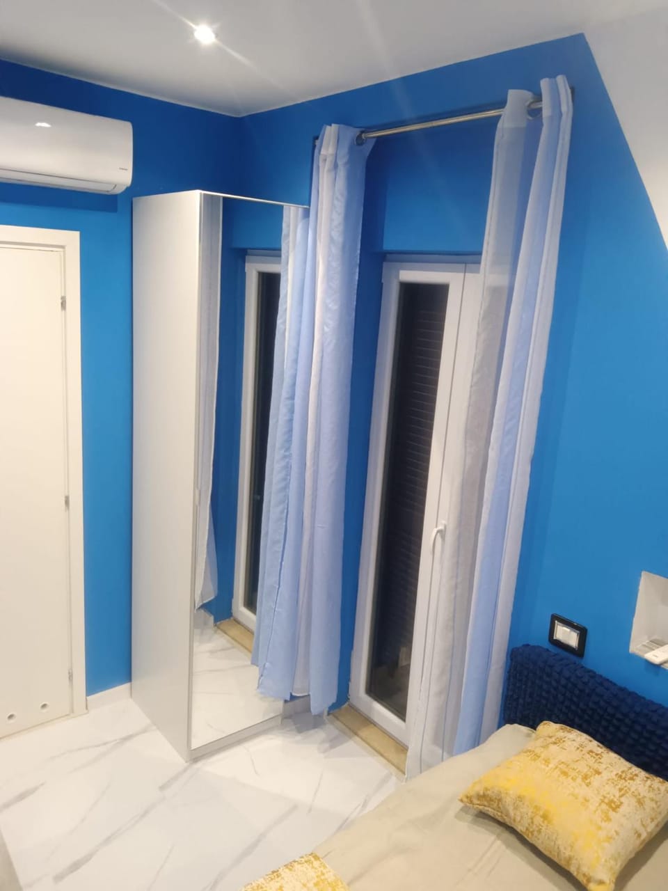 Pokój dla 2 z prywatnym balkonem, łazienką i wejściem Apartment in Bari