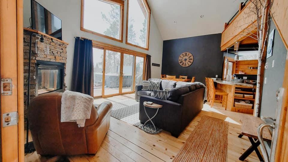 Divided Sky Cabin Cabin in North Lawrence