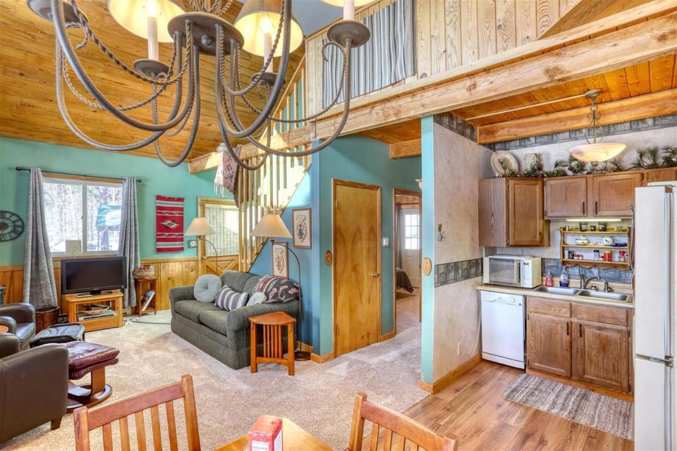 Cozy Black Hills Retreat House in North Lawrence