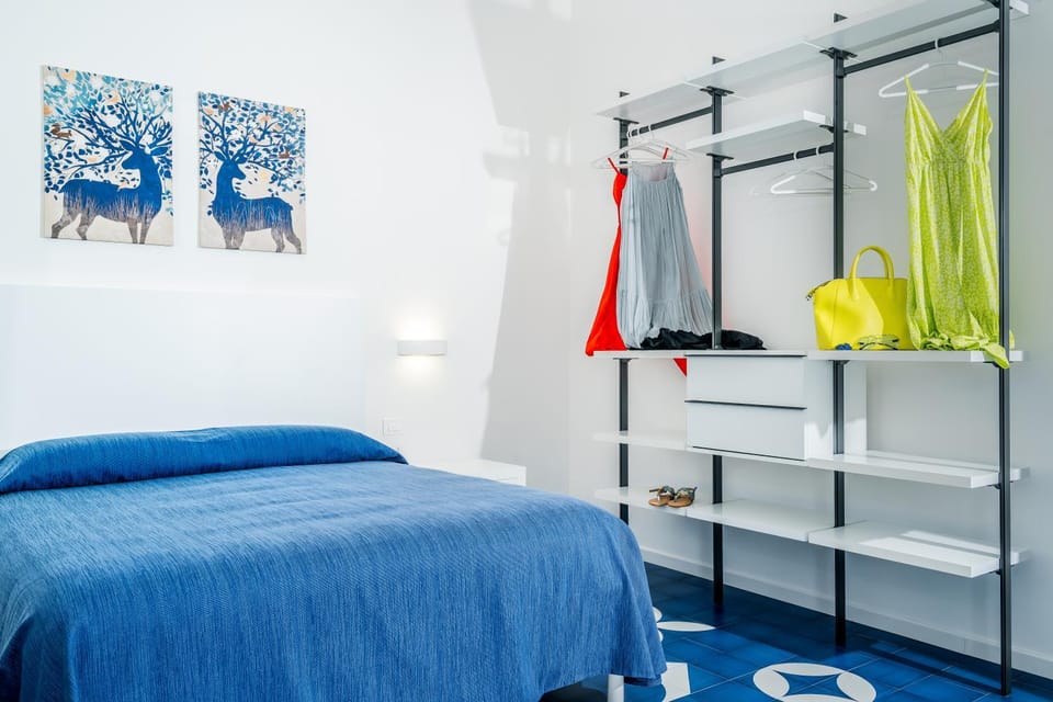 Bed, Photo of the whole room, wardrobe