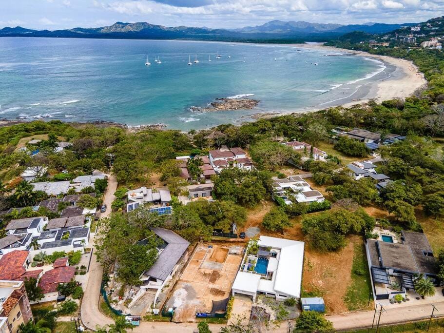 Private Pool with swim up bar and TWO Beaches Apartment in Playa Langosta