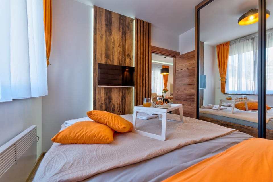 Bed, TV and multimedia, Photo of the whole room, Bedroom, wardrobe