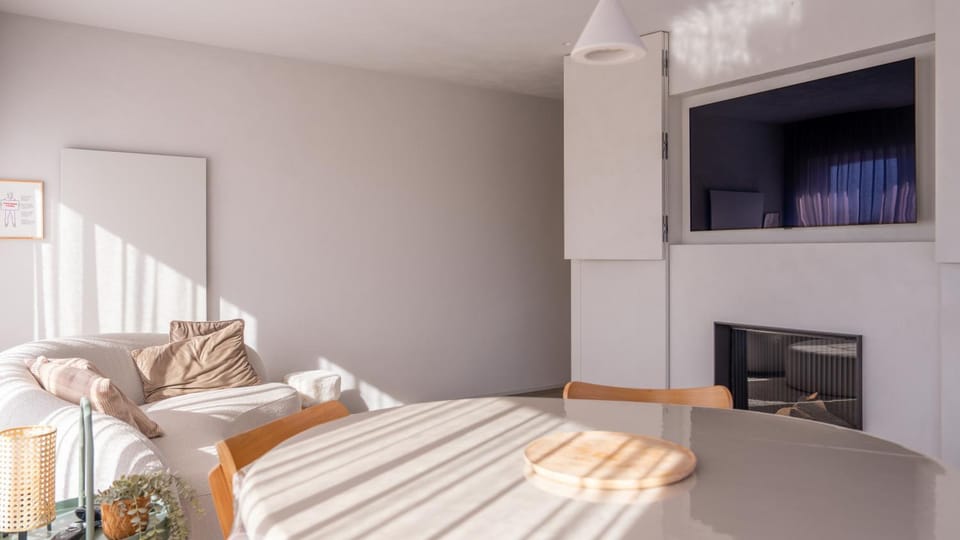 TV and multimedia, Living room, fireplace