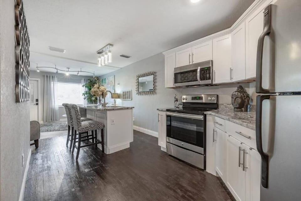 Chic pad in center of Seminole Heights-322 Apartment in Tampa