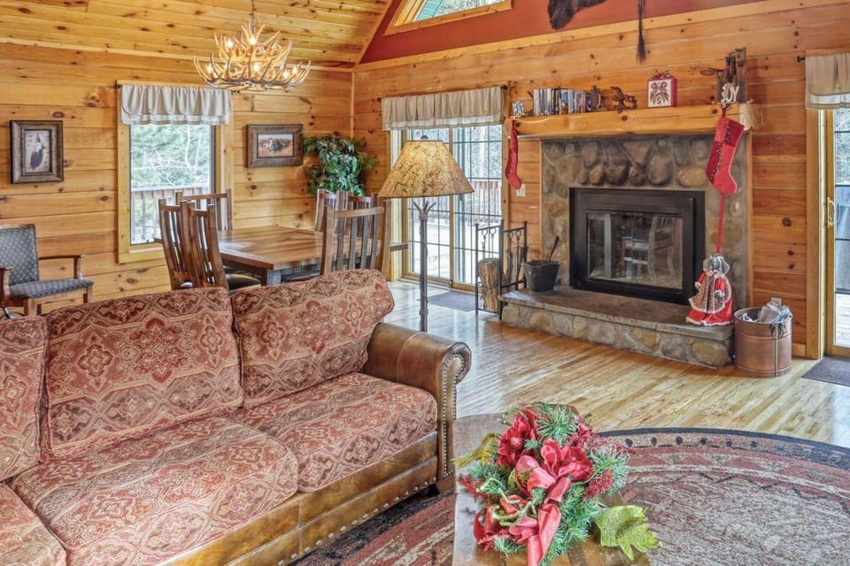 Great Pine Lodge House in North Lawrence