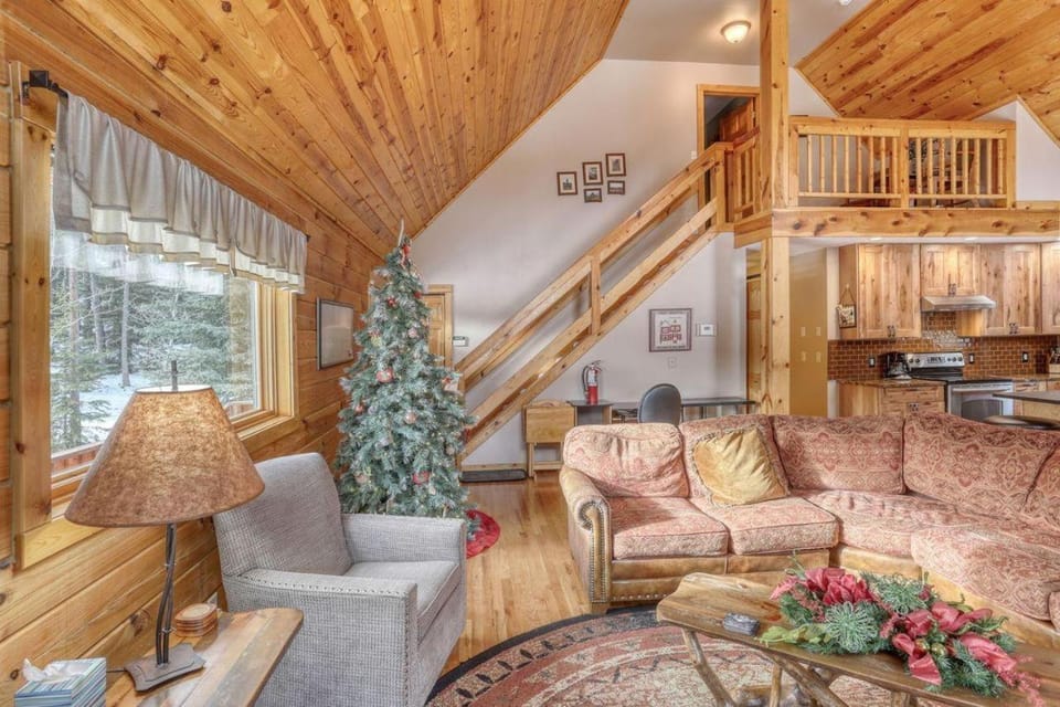Great Pine Lodge House in North Lawrence
