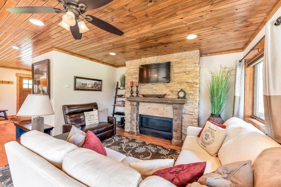 Heart of Gold Lodge House in Pennington County