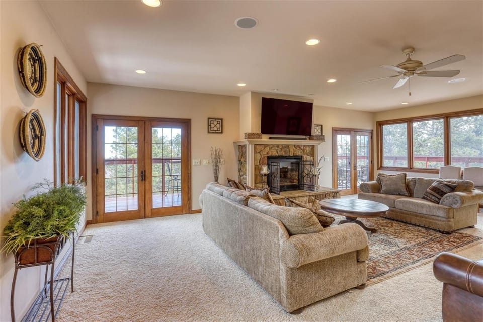 Highland Hilltop Retreat House in Pennington County