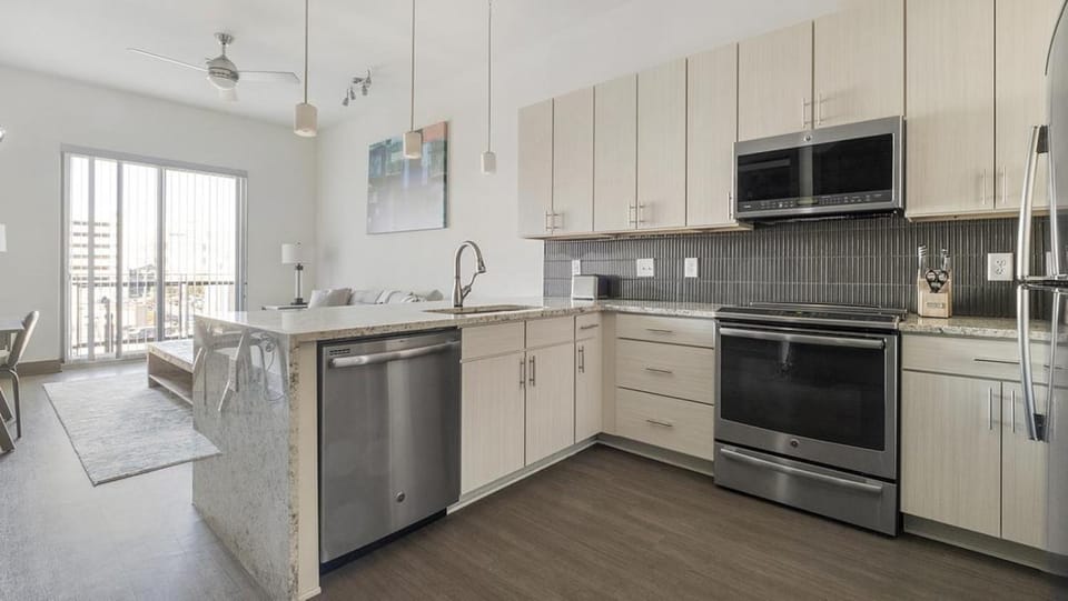 Landing Modern Apartment with Amazing Amenities (ID1400X813) Apartment in Birmingham