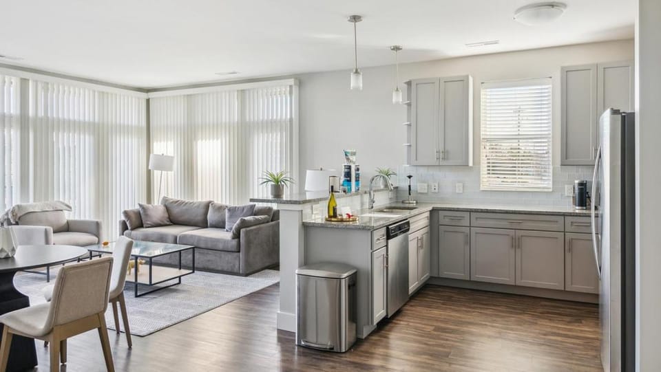 Landing Modern Apartment with Amazing Amenities (ID1394X980) Apartment in Cincinnati