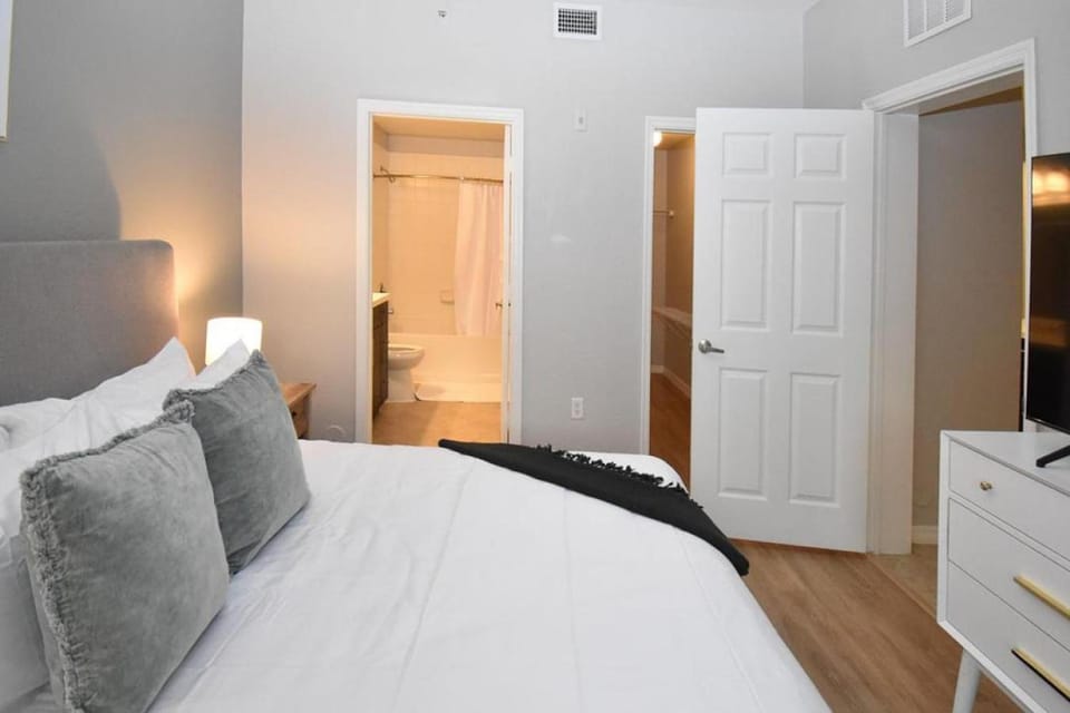 Landing - Modern Apartment with Amazing Amenities (ID3022X65) Apartment in Plantation