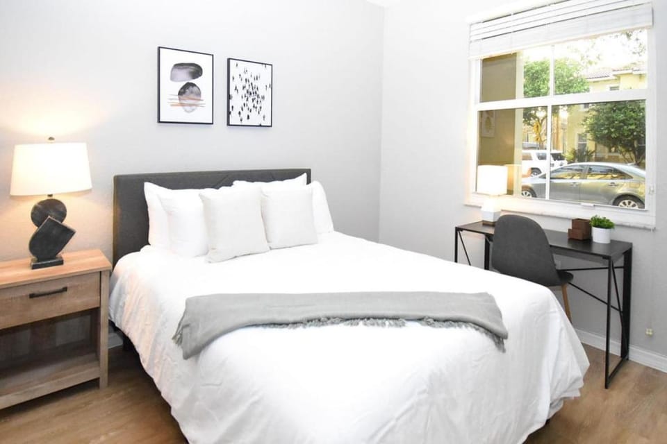 Landing - Modern Apartment with Amazing Amenities (ID3022X65) Apartment in Plantation