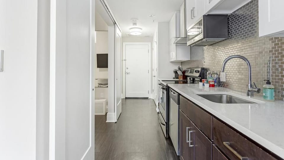 Landing - Modern Apartment with Amazing Amenities (ID7691X05) Apartment in Richmond