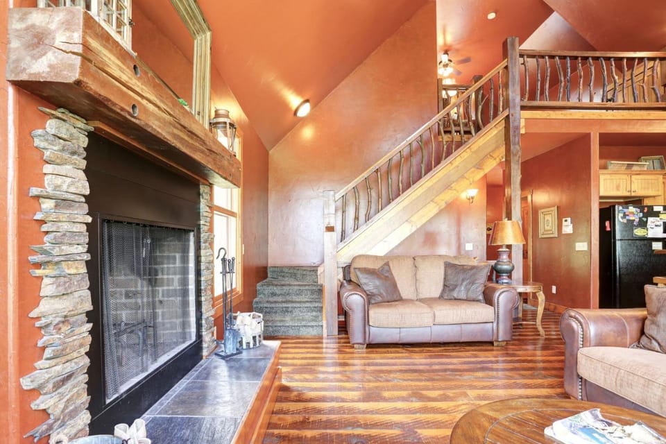 Mercantile Cabin Cabin in North Lawrence