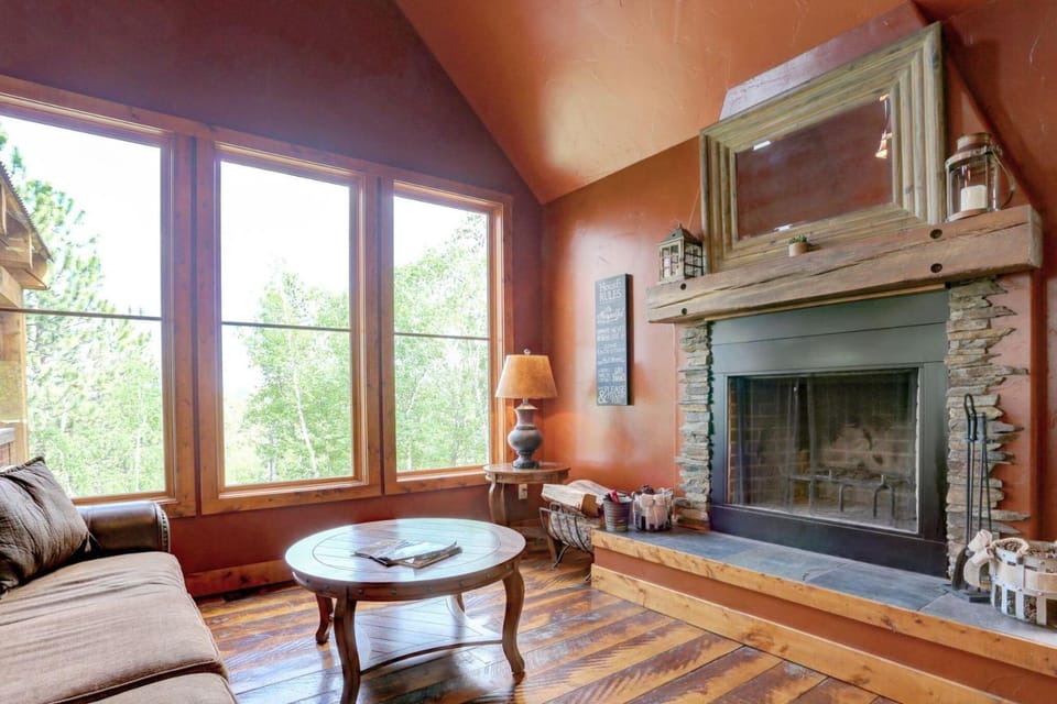 Mercantile Cabin Cabin in North Lawrence