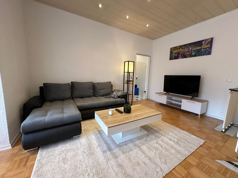Communal lounge/ TV room, TV and multimedia, Living room, Seating area, Evening entertainment