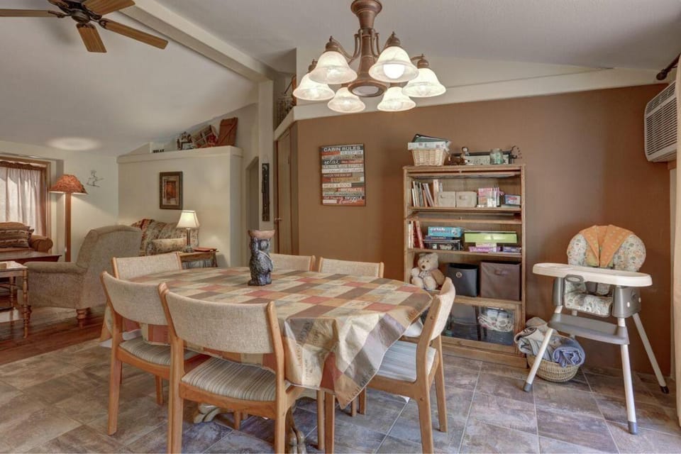 Midway Meadows - very Private! House in Pennington County