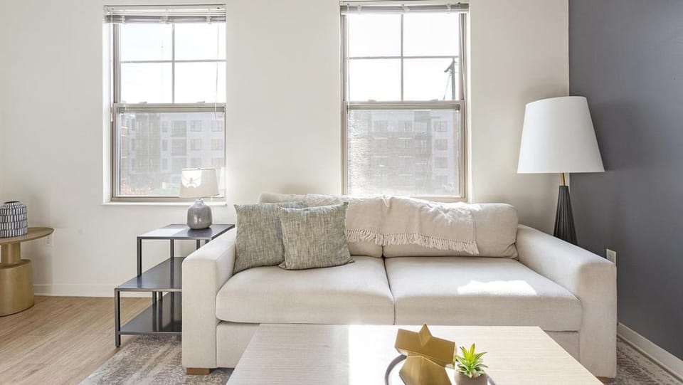 Landing Modern Apartment with Amazing Amenities (ID8102X77) Apartment in Richmond