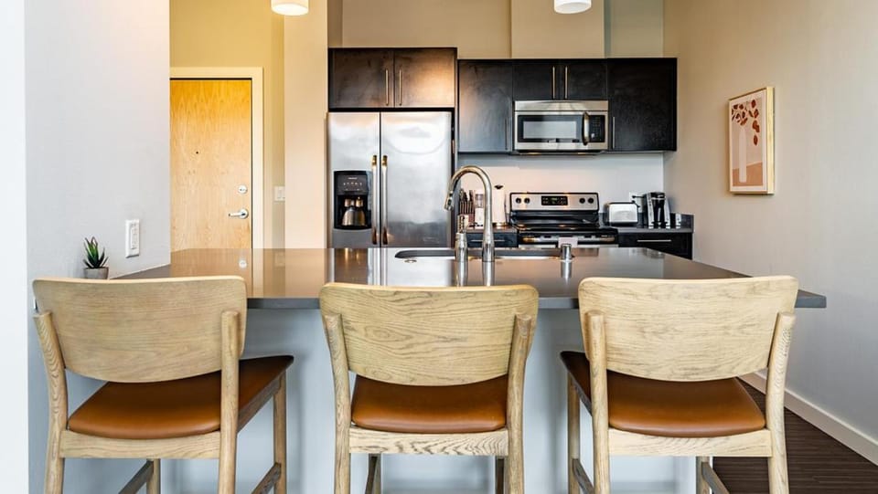 Landing Modern Apartment with Amazing Amenities (ID2035X59) Apartment in Milwaukee
