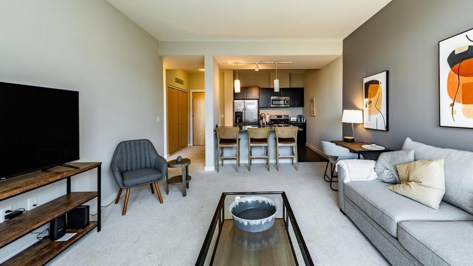 Landing Modern Apartment with Amazing Amenities (ID2035X59) Apartment in Milwaukee