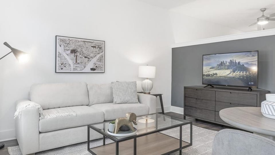 Landing - Modern Apartment with Amazing Amenities (ID7750X8) Apartment in Poncey-Highland