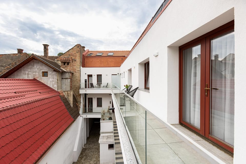 Property building, Balcony/Terrace, Inner courtyard view