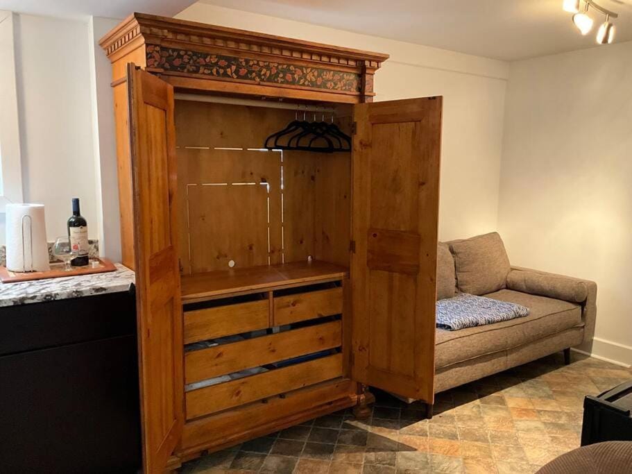Seating area, wardrobe