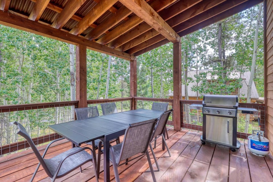 Sawtooth Lodge - Pool access! House in Lead