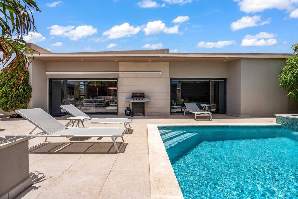CD03 - Private Villa with pool - 5min from Eagle Beach - 4BR house Villa in Noord