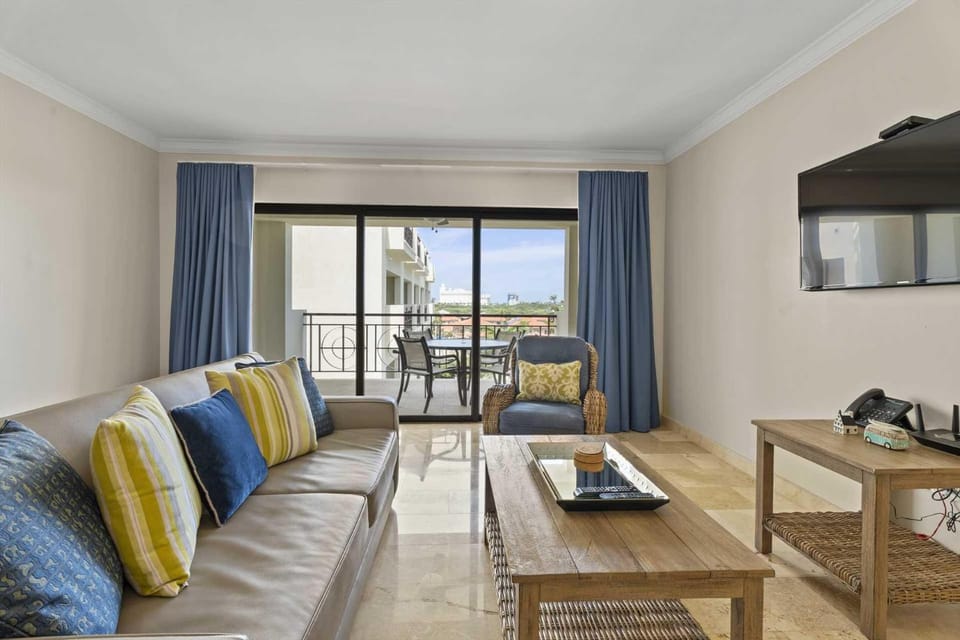 PC410 - Pool View - Perfect for families or group - Close to Palm Beach - 2BR House in Noord