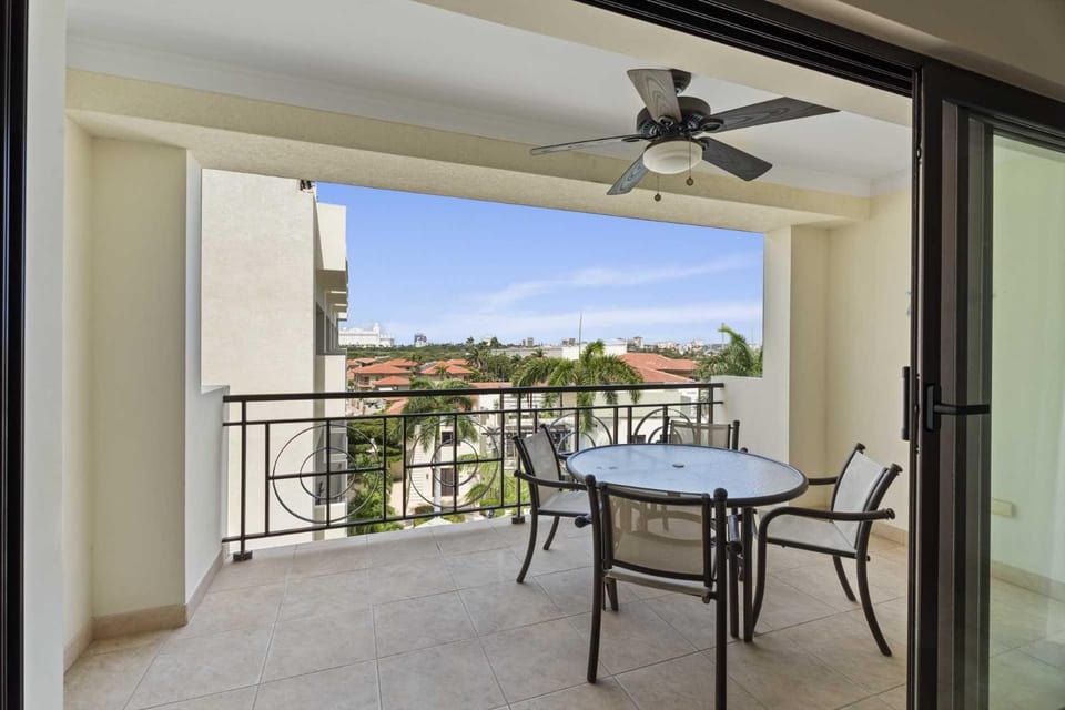 PC410 - Pool View - Perfect for families or group - Close to Palm Beach - 2BR House in Noord