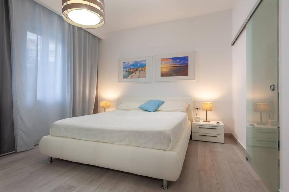 Villa Mel I - Luxury Waterfront Villa Downtown with Pool! Villa in Split-Dalmatia County