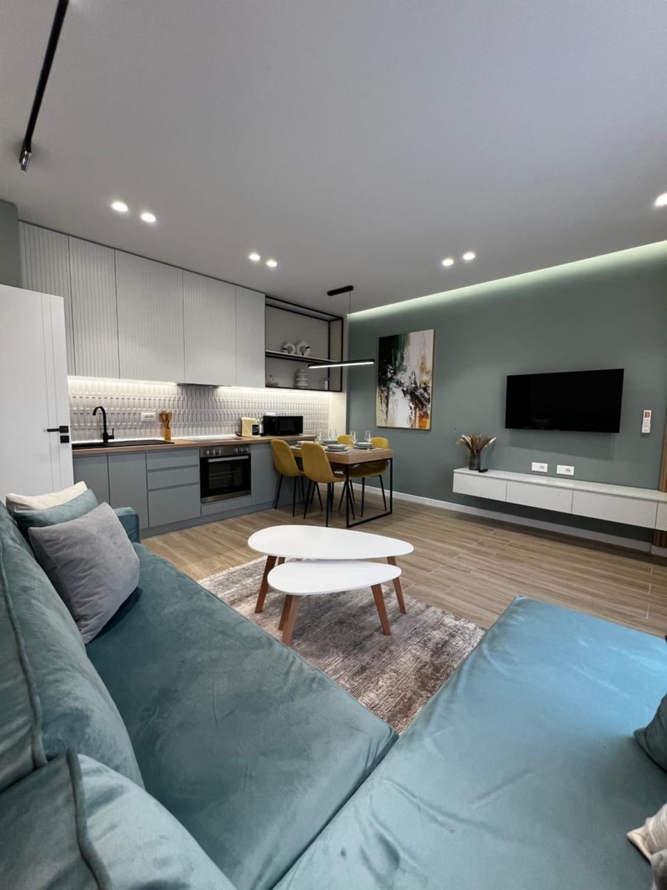 Kitchen or kitchenette, Seating area, Dining area