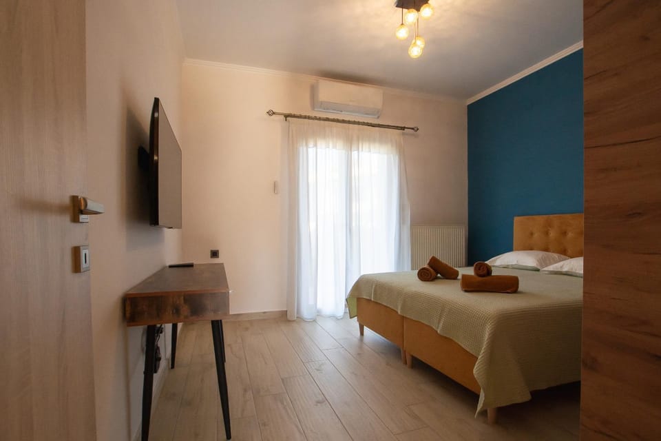 Bed, TV and multimedia, Photo of the whole room, Bedroom, air conditioner