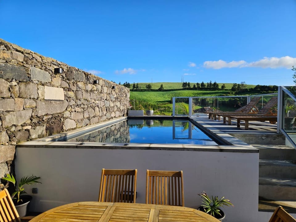 View (from property/room), Garden view, Swimming pool