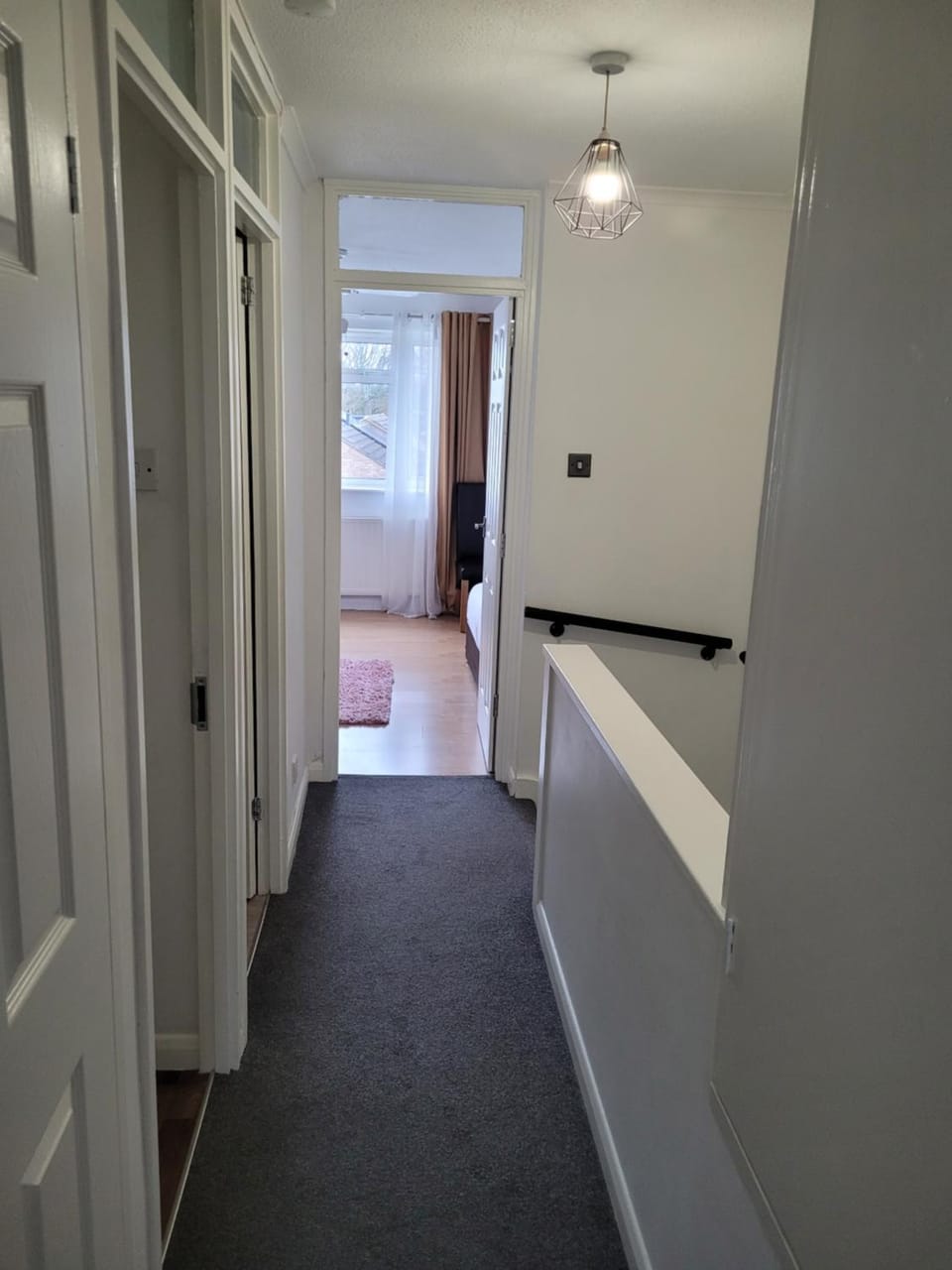 RentUnique Nimrod House 2 bed ample parking Apartment in Crawley
