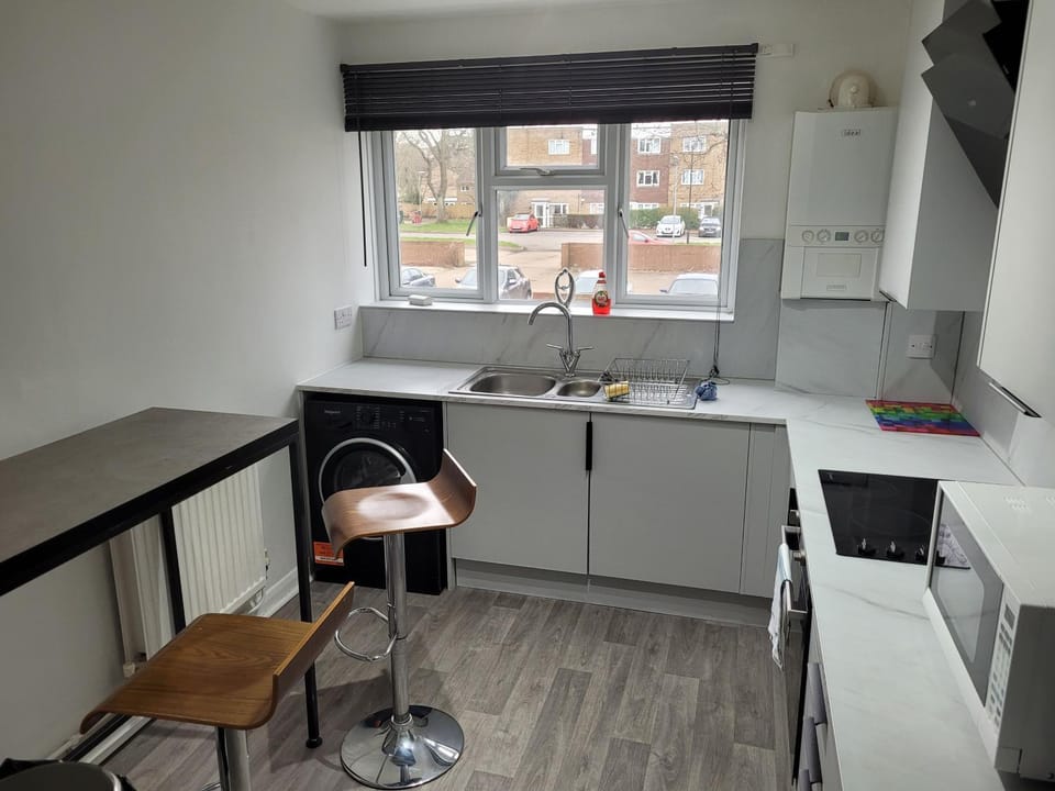 RentUnique Nimrod House 2 bed ample parking Apartment in Crawley