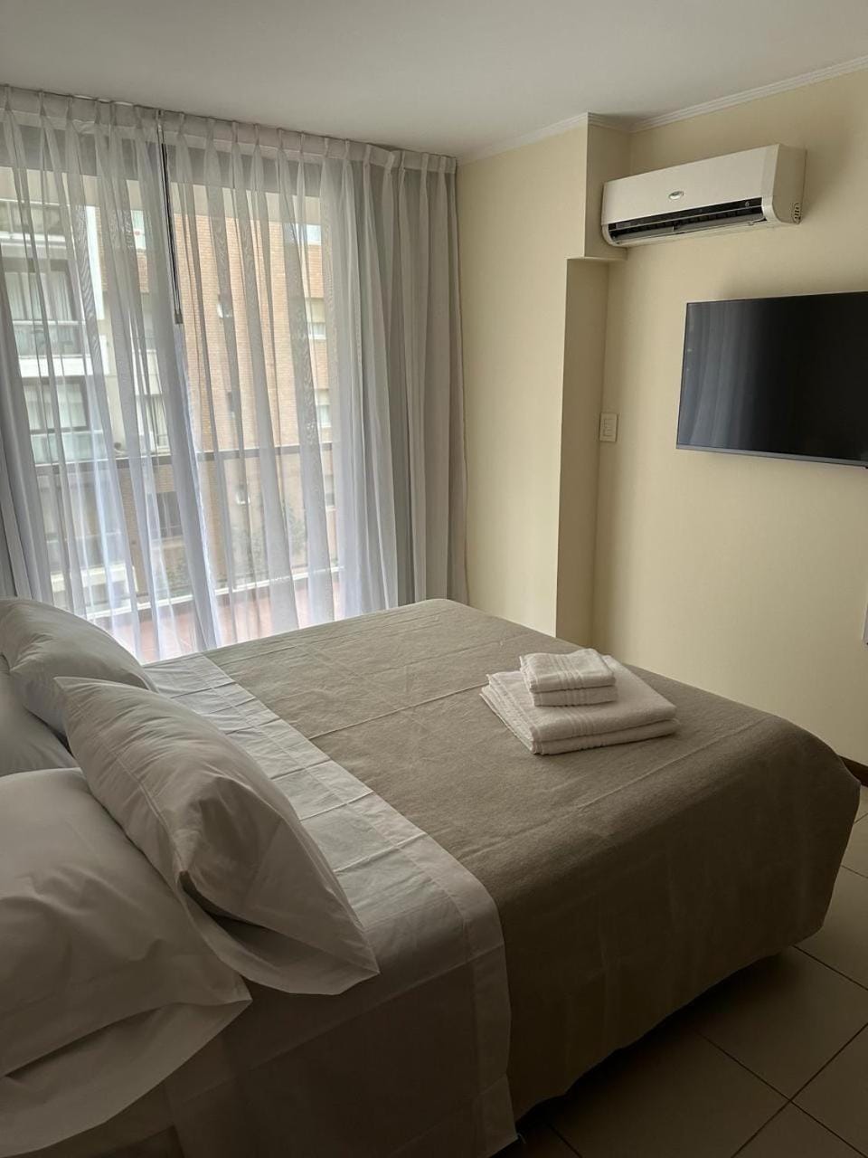Bed, Bedroom, towels, air conditioner