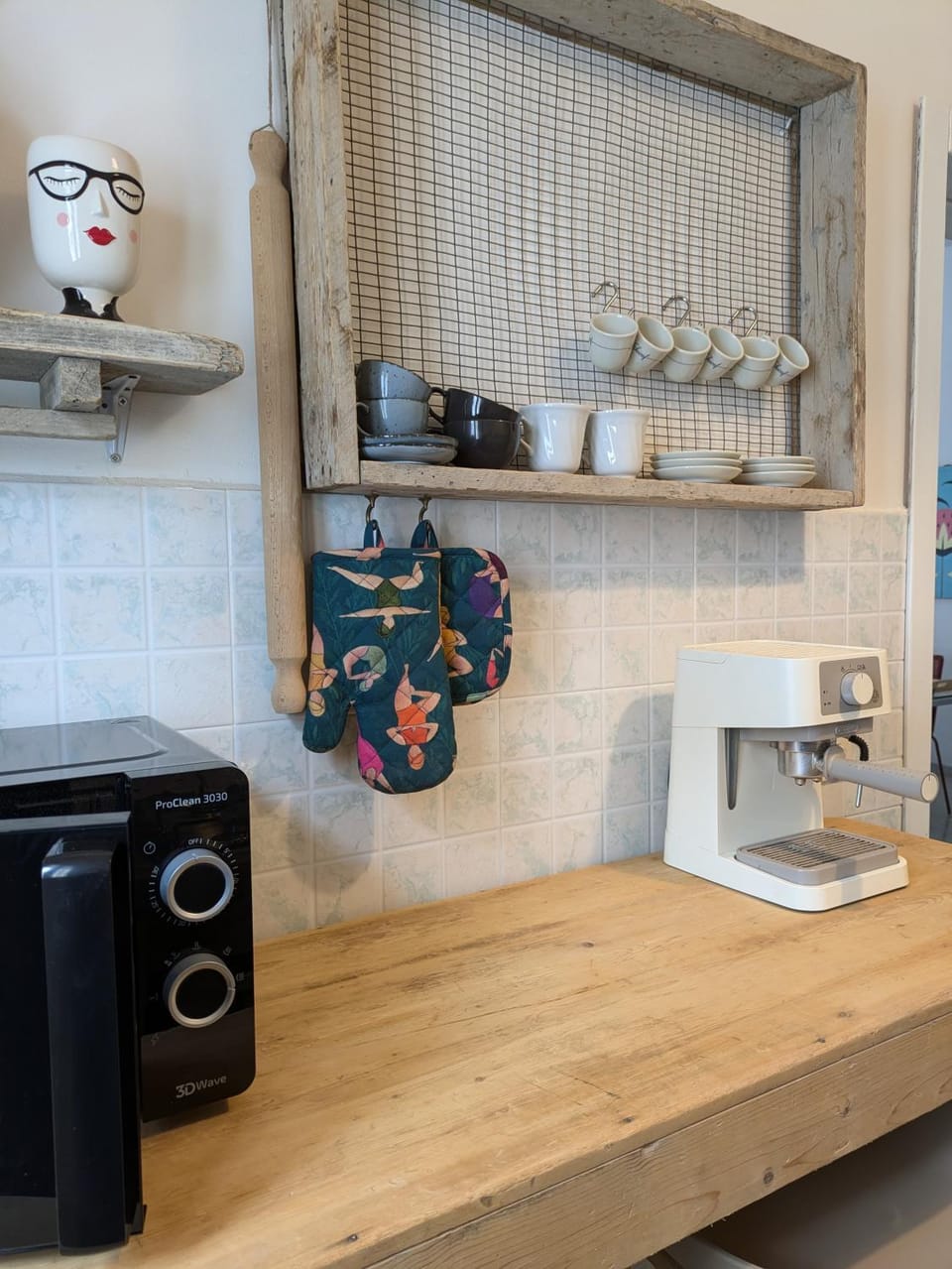Coffee/tea facilities, microwave