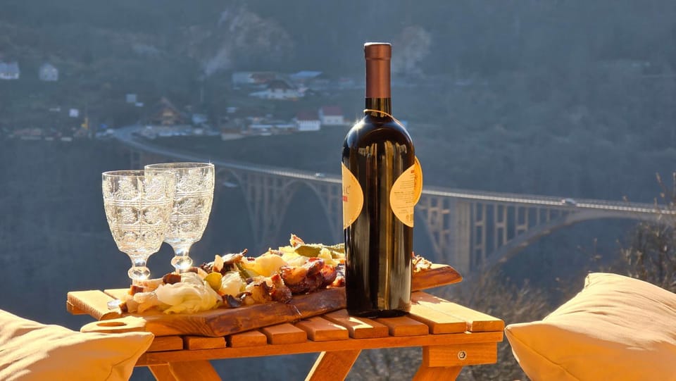 Natural landscape, View (from property/room), Food and drinks, Food, Mountain view, River view