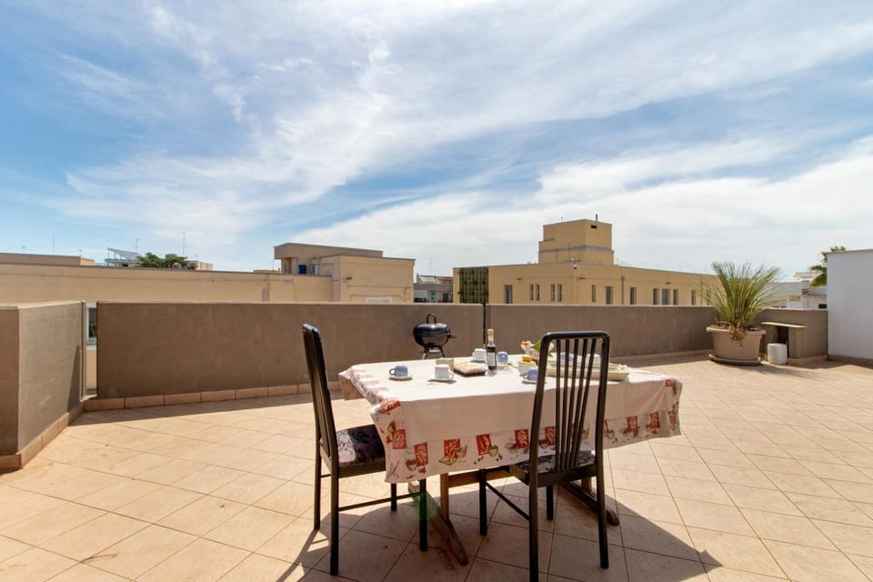 Property building, Balcony/Terrace, Living room