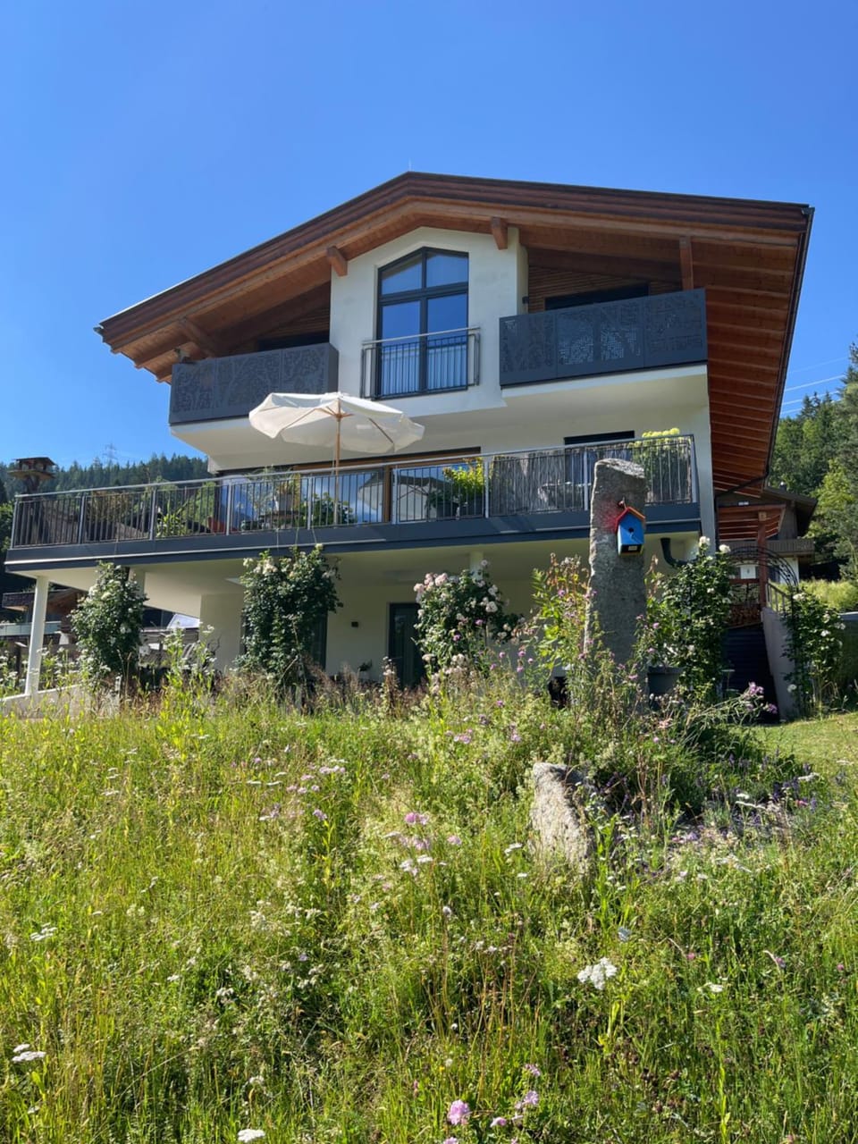 Property building, Day, Natural landscape, Garden, Garden view
