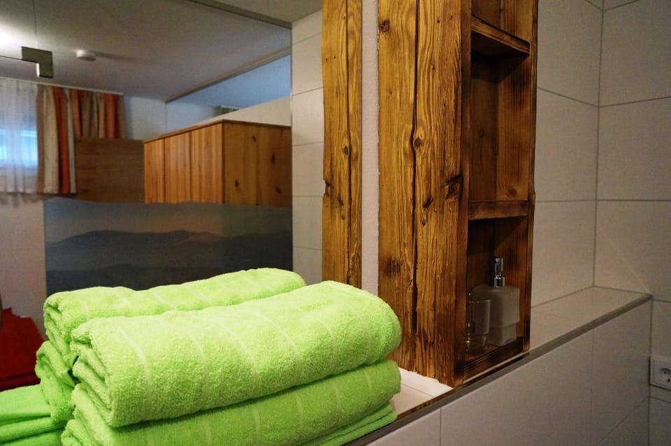 Bathroom, Decorative detail
