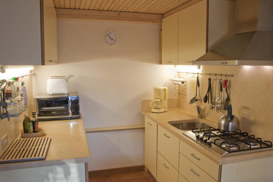 Kitchen or kitchenette, dishwasher, stove, toaster