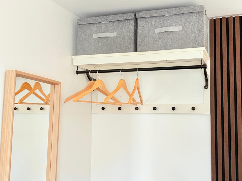 Luton Lodge - Newly Refurbished, Ideal for Short Stay , 5 mints To Luton Airport , Train Station, Town Centre , Free off street Parking Bed and Breakfast in Luton