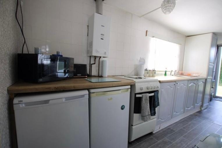 Beautiful Chalet on Sheppy Village holiday park Campground/ 
RV Resort in Eastchurch