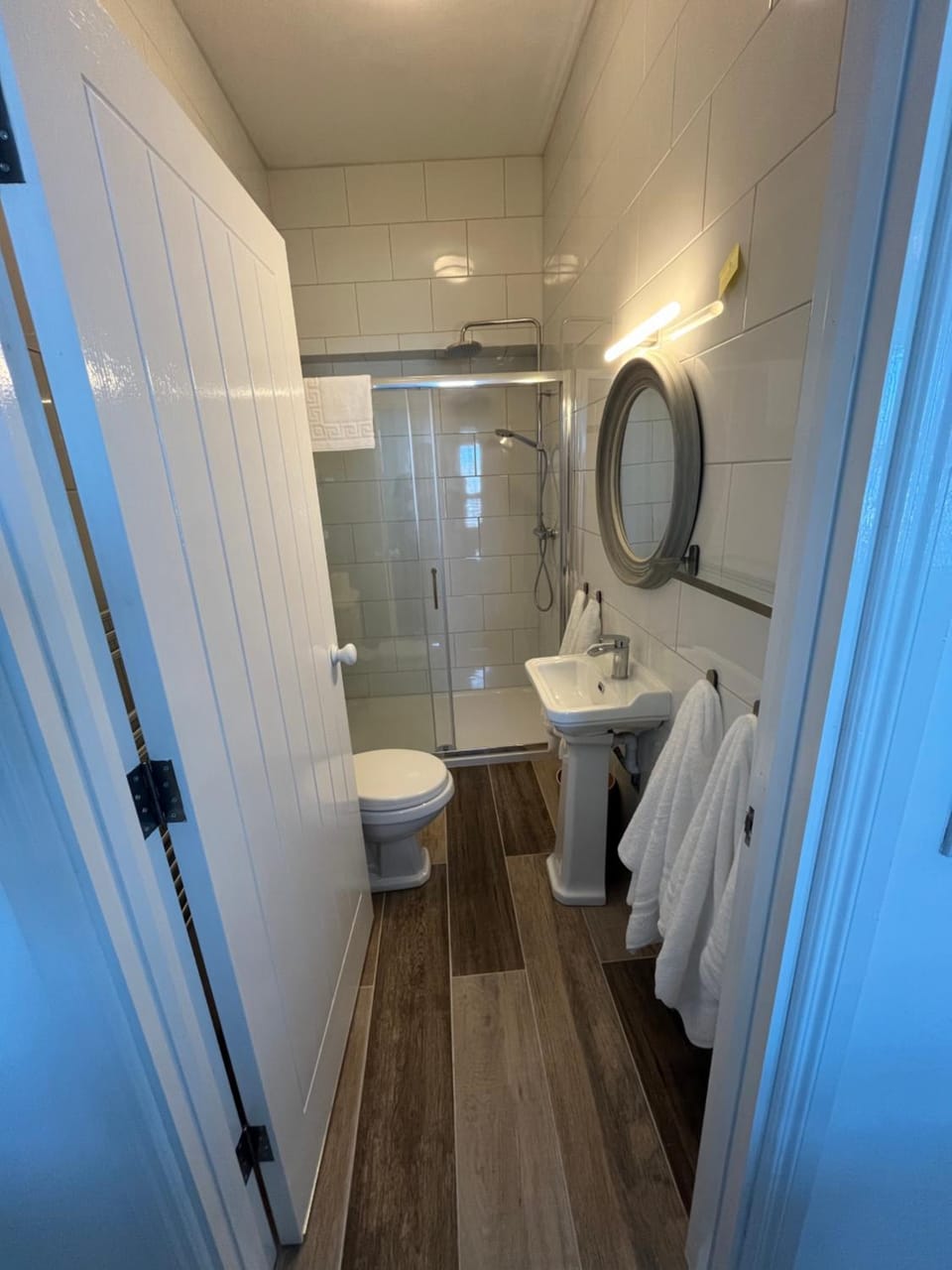 Shower, Toilet, Bathroom, towels