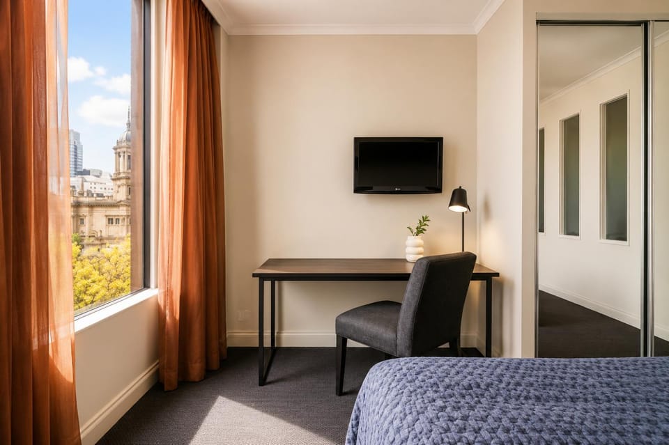 Stylish CBD 1BR - Gym & Lounge - Next to Chinatown Apartment in Melbourne