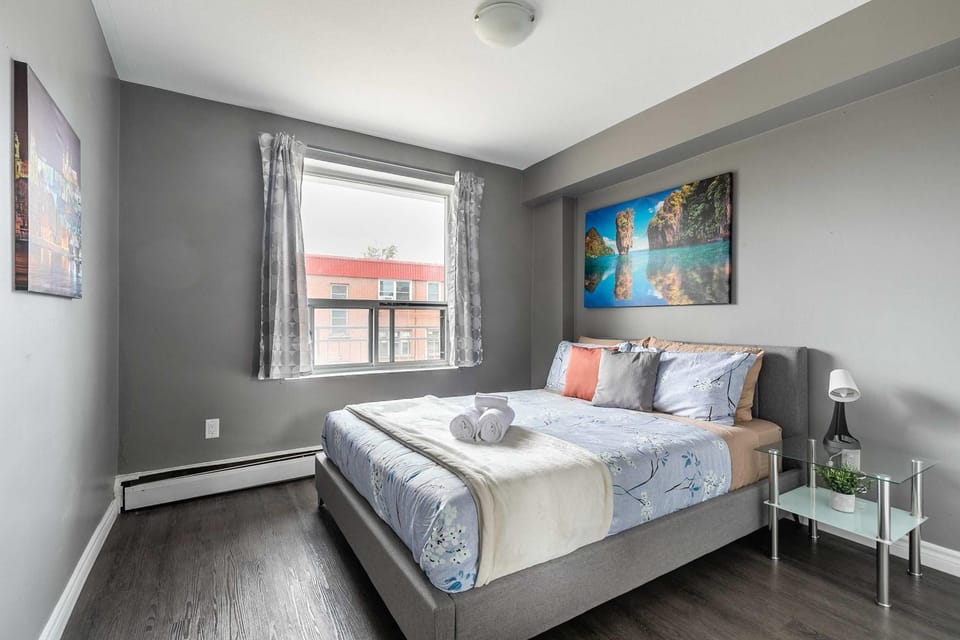 Glenview West Apartment w Patio - Near Downtown Apartment in Hamilton